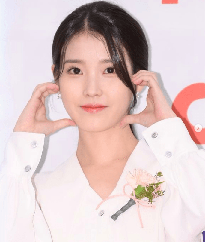 IU donasikan 200 juta won untuk membantu ibu tunggal dan lansia